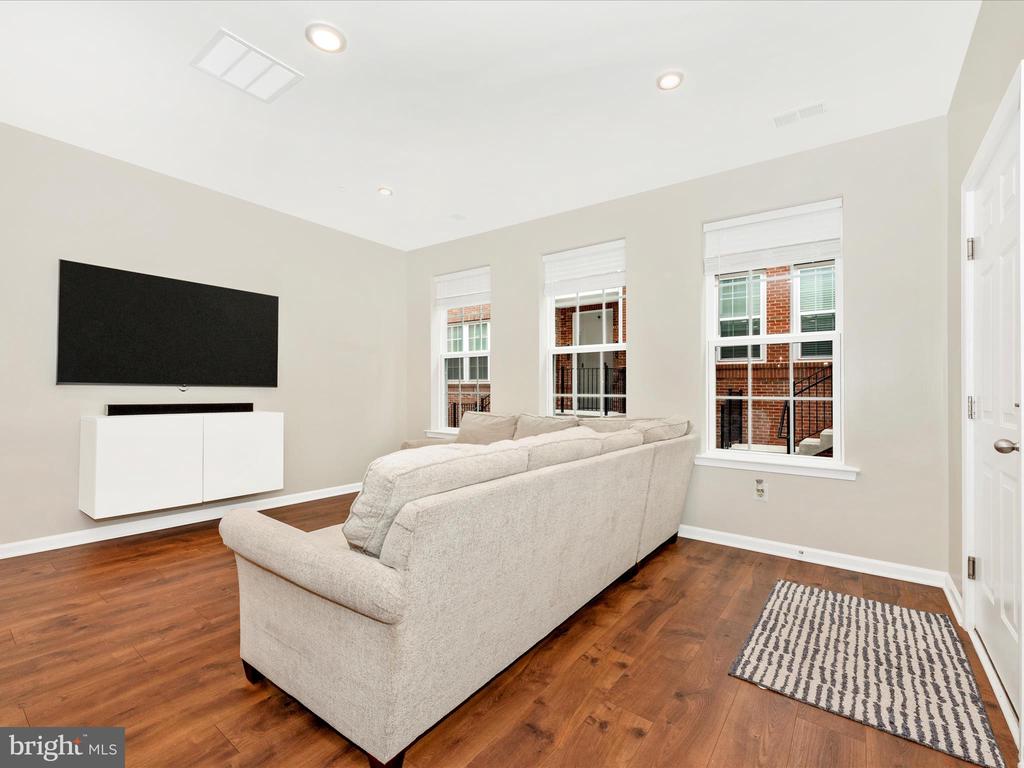 Residential in OWINGS MILLS 5