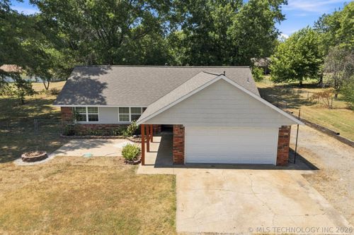18136 S 4150 Rd, Claremore, OK, 74017-3677 | Card Image