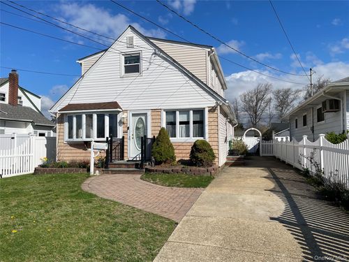 70 E Neptune Ave, Lindenhurst, NY, 11757-6821 | Card Image
