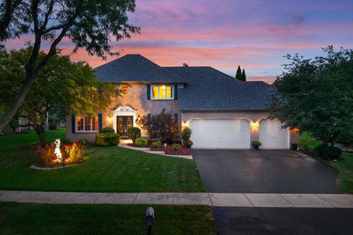 3564 Monarch Cir, Naperville, IL, 60564-9352 | Card Image