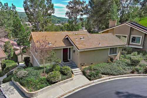 576 Calle De Las Ovejas, Oak Park, CA, 91377-3715 | Card Image