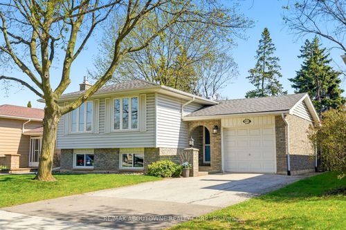 671 Woodview Road, Burlington, ON, L7N3A4 | Card Image