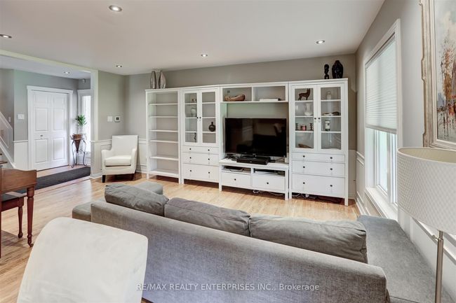 1648 Angela Cres, House other with 4 bedrooms, 2 bathrooms and 4 parking in Mississauga ON | Image 6