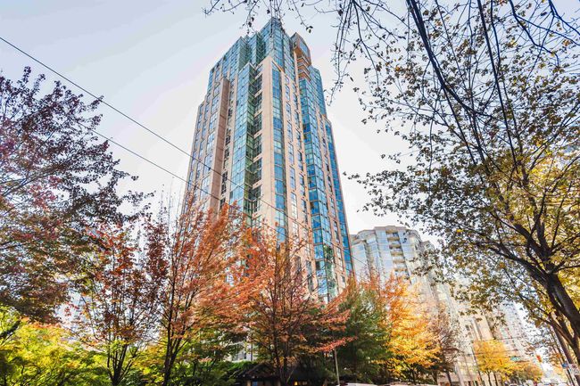 2404 - 1188 Howe Street, Condo with 2 bedrooms, 2 bathrooms and 1 parking in Vancouver BC | Image 1