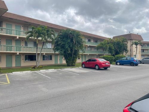 202-400 Village Green Cir W, Palm Springs, FL, 33461-6518 | Card Image