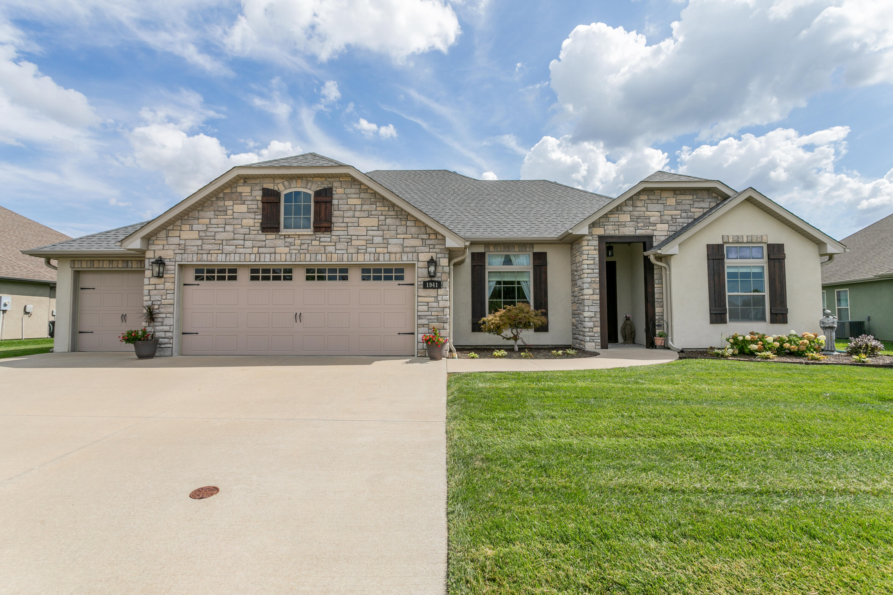 Lasso Cir, Columbia, MO 65201