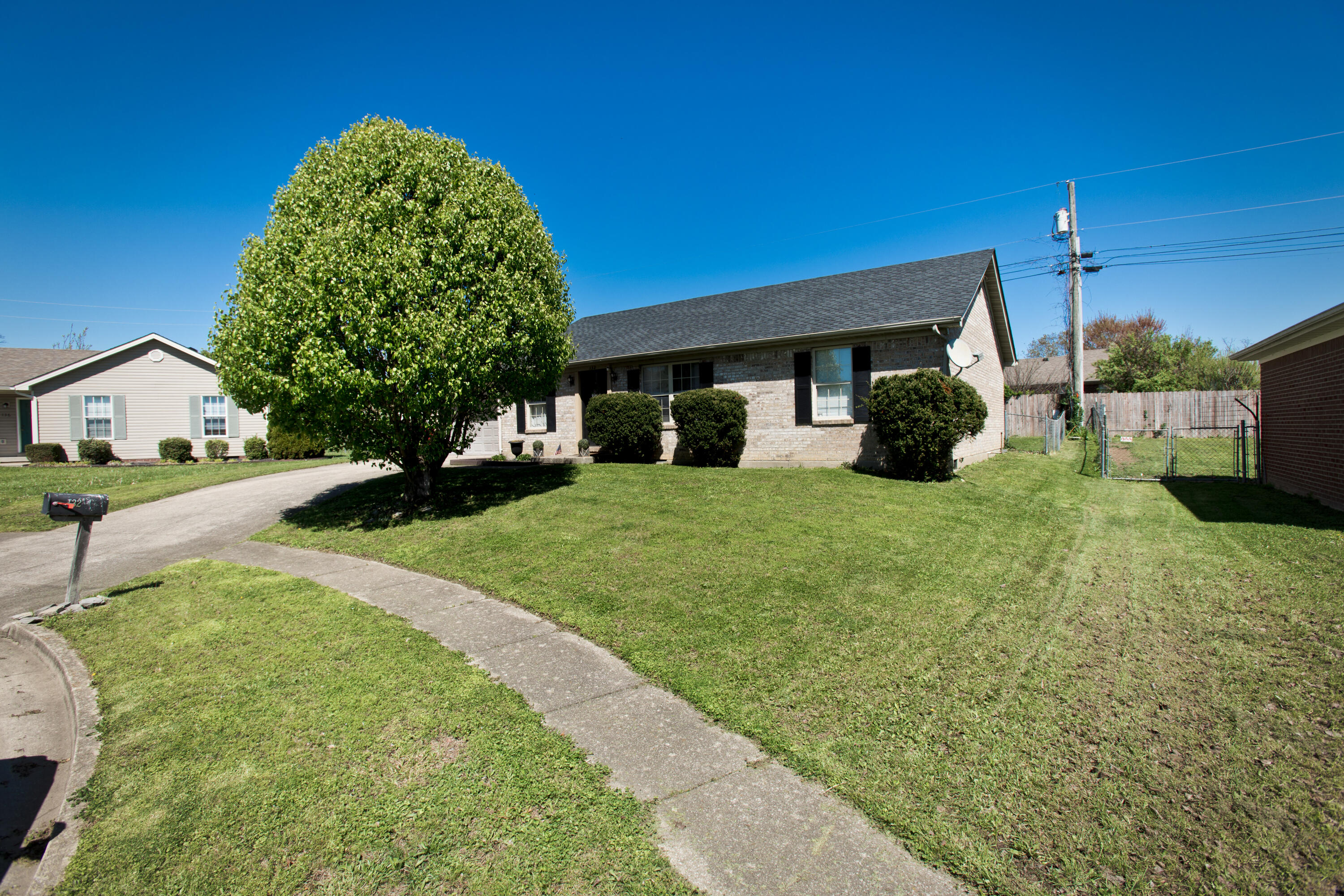 132 Cassius Court, For Sale in Berea Zoocasa