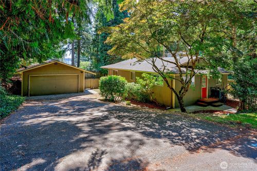 9191 Ne Loughrey Ave, Indianola, WA, 98342-9801 | Card Image