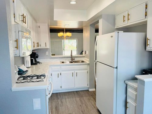 unit-109-2345 S Cherokee Way, Palm Springs, CA, 92264-5704 | Card Image