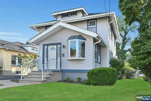 25 Marinus St, Rochelle Park, NJ, 07662-3805 | Card Image