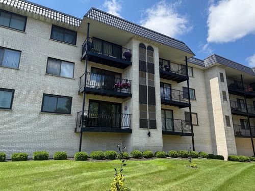 apt-207-6950 W Forest Preserve Dr, Norridge, IL, 60706-1371 | Card Image
