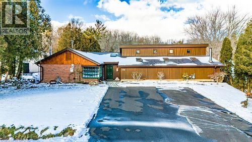 70 Home St, Dundas, ON, L9H5W3 | Card Image