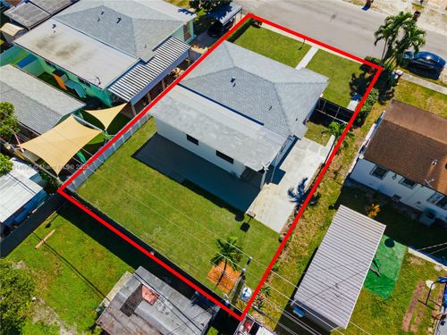 31 W 64th St, Hialeah, FL, 33012-2663 | Card Image