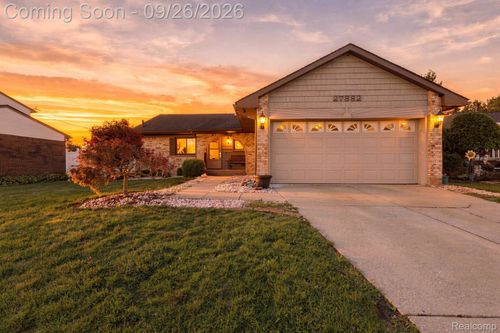 27882 White Oak Dr, Brownstown Twp, MI, 48183-4877 | Card Image