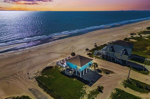 800 West Ln, Crystal Beach, TX, 77650 | Card Image