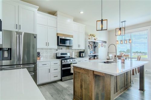 76 Casper St, Garden City, MO, 64747 | Card Image