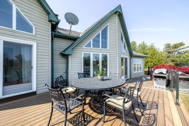 7474 Riverside Dr, House other with 3 bedrooms, 2 bathrooms and 6 parking in Port Franks ON | Image 36