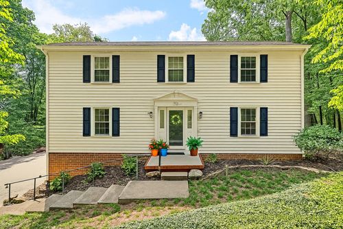 2402 Coachman Dr, Roanoke, VA, 24012-6807 | Card Image