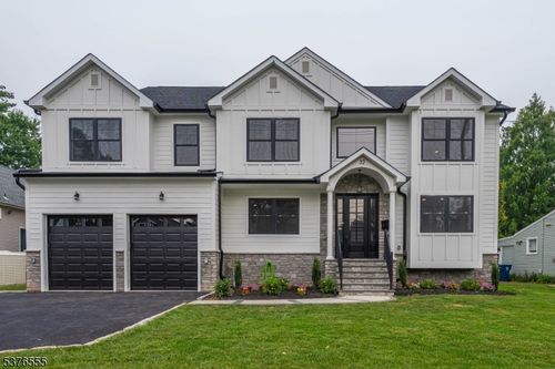 32 Meadow Rd, Clark, NJ, 07066-2107 | Card Image