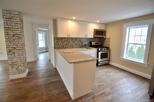 170 W Central Ave, Pearl River, NY, 10965-2138 | Card Image
