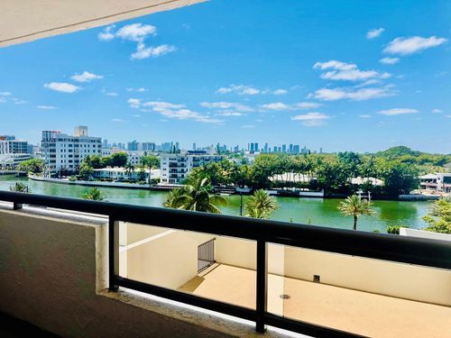 704-2555 Collins Ave, Miami Beach, FL, 33140-4723 | Card Image