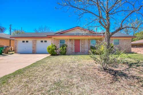 2013 N Van Buren St, San Angelo, TX, 76901-1351 | Card Image