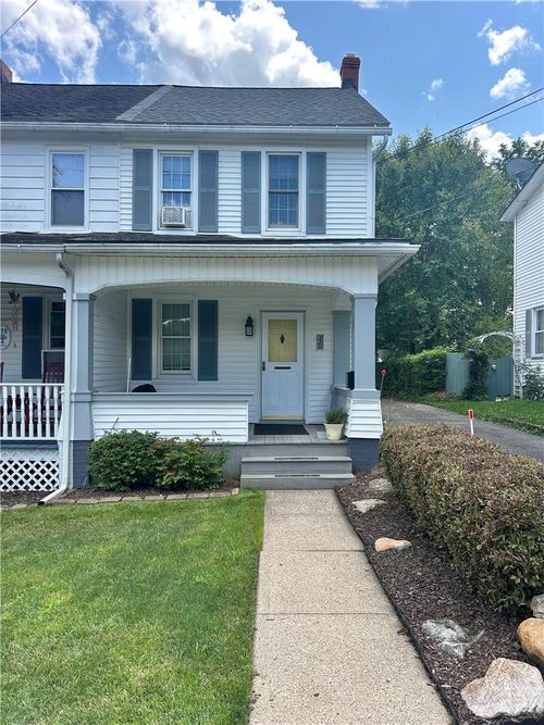 320 Pennsylvania Ave, Bangor, PA, 18013-1927 | Card Image