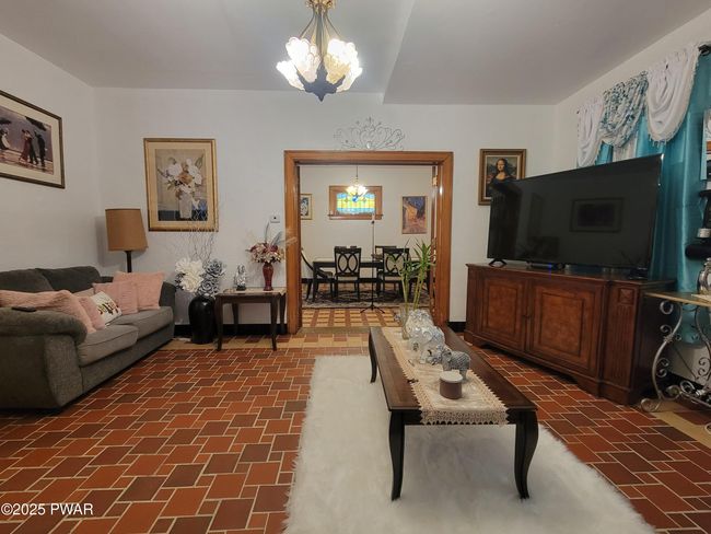 Living Room | Image 7