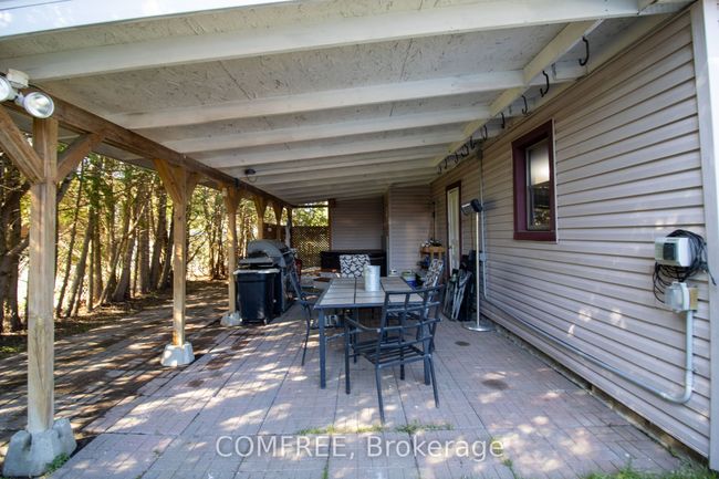8 Laura St, House other with 5 bedrooms, 3 bathrooms and 4 parking in Lyn ON | Image 9