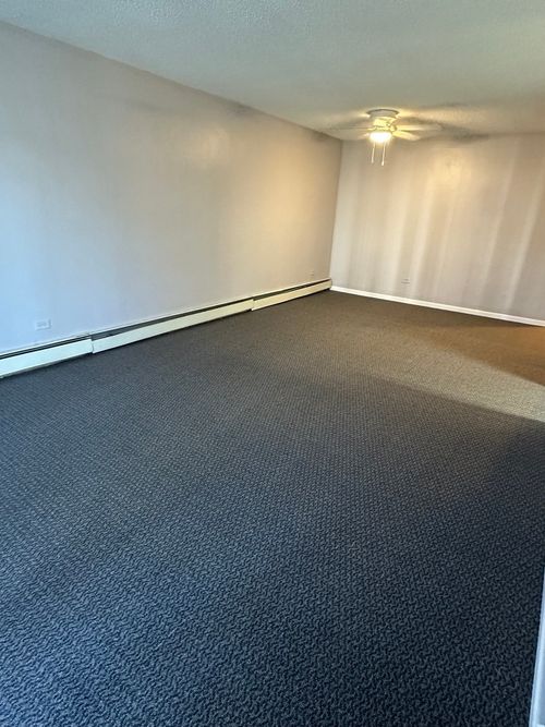 apt-3-243 Gregory St, Aurora, IL, 60504-4069 | Card Image