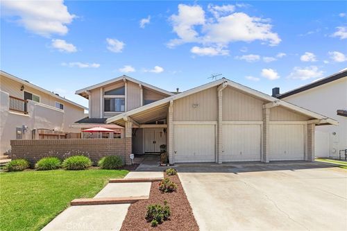 8472 Deepview Dr, Huntington Beach, CA, 92646-3810 | Card Image