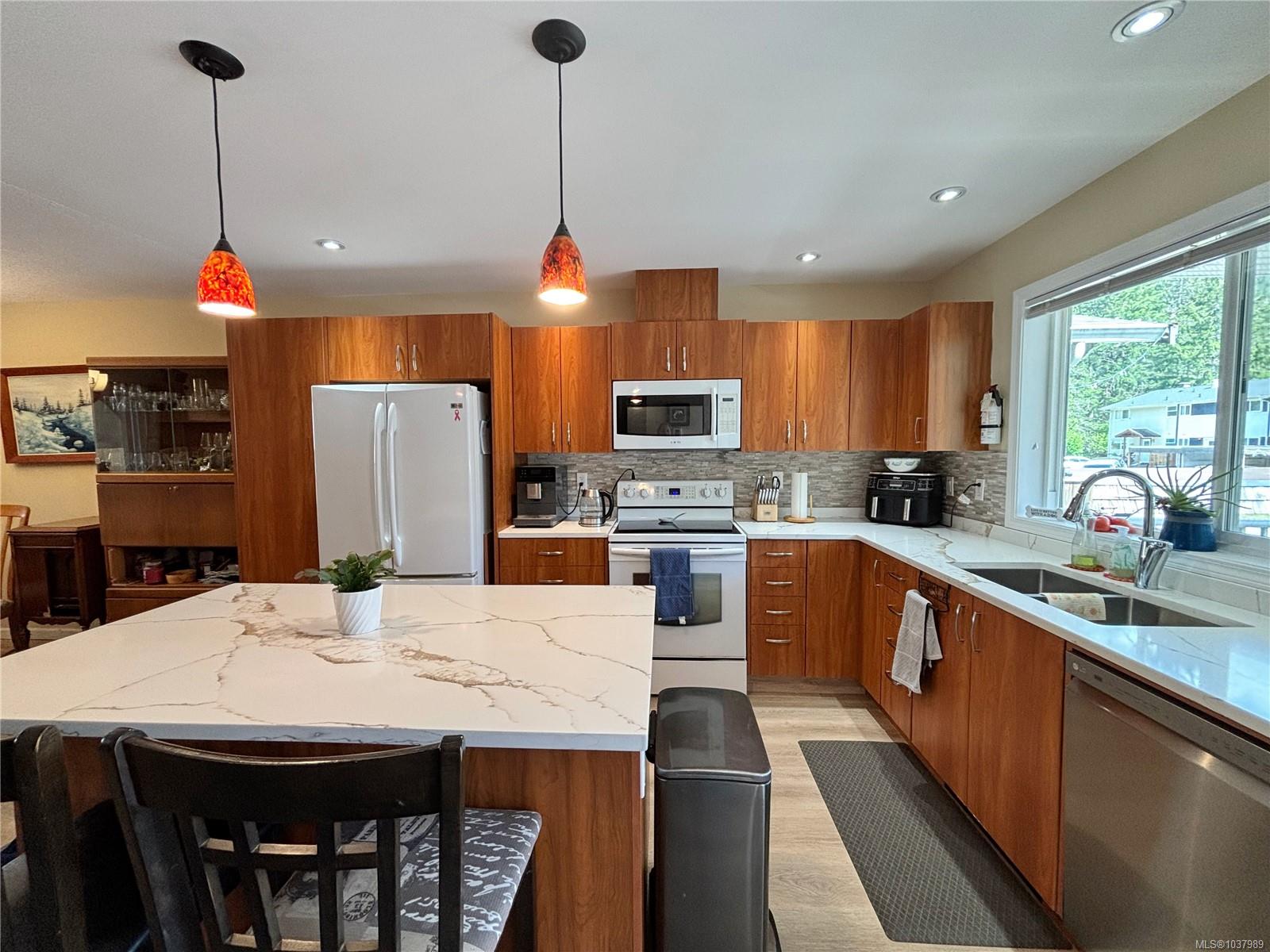Residential in Gold River 3