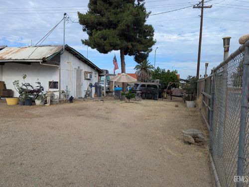 20 Kentucky St, Bakersfield, CA, 93305-4224 | Card Image