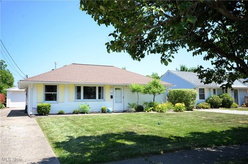 4113 Belle Ave, Sheffield Lake, OH, 44054-2103 | Card Image