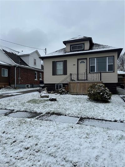 5564 Fraser St, House other with 2 bedrooms, 1 bathrooms and 4 parking in Niagara Falls ON | Image 1