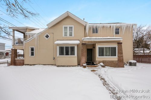 700 Broadway Ave Nw, Grand Rapids, MI, 49504-5248 | Card Image