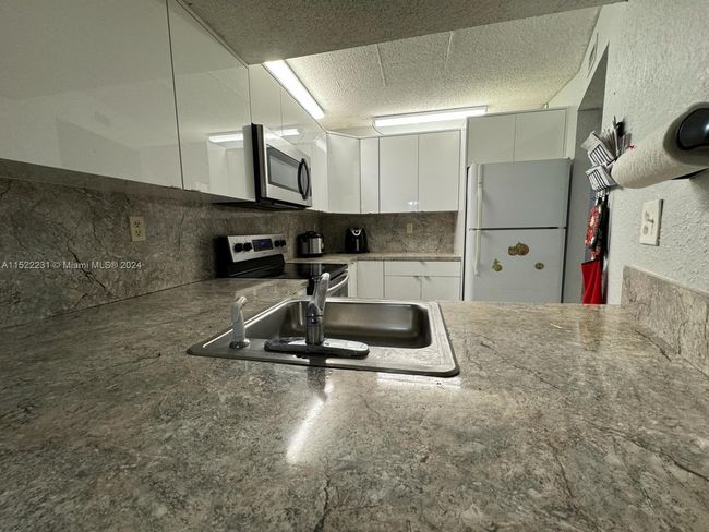 APT-215 - 210 W 68 Th St, Condo with 2 bedrooms, 2 bathrooms and null parking in Hialeah FL | Image 21