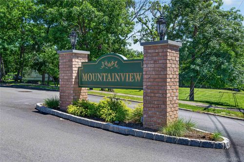 425 Sierra Vista Ln, Valley Cottage, NY, 10989-2708 | Card Image
