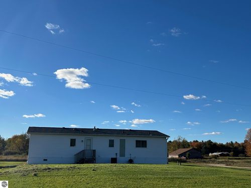 5614 Cavendar Dr, Shepherd, MI, 48883-5600 | Card Image