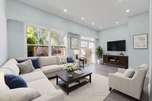 16 Crawford Dr, Brampton, ON, L6V2C7 | Card Image