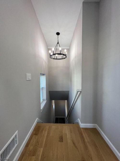 590 Central Ave, Carlstadt, NJ, 07072-1541 | Card Image