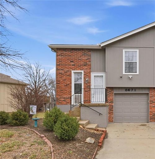 8671 N Hull Ave, Kansas City, MO, 64154-2785 | Card Image
