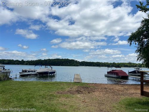 7920 Detroit Blvd, West Bloomfield, MI, 48323-1026 | Card Image
