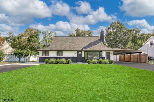 15 Spruce Rd, Pompton Lakes, NJ, 07442-2322 | Card Image