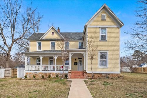 102 W Bush St, Prairie Grove, AR, 72753-2612 | Card Image