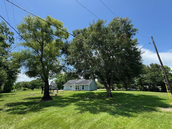 701 Walker Rd, House other with 3 bedrooms, 2 bathrooms and null parking in Winnie TX | Image 24