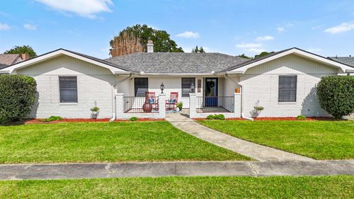 1402 Levee Dr, Houma, LA, 70360-3916 | Card Image