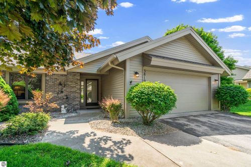 3810 Ridgeway Pl, Traverse City, MI, 49684-8955 | Card Image