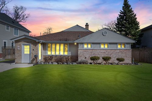 839 Meadowlark Ln, Glenview, IL, 60025-4127 | Card Image