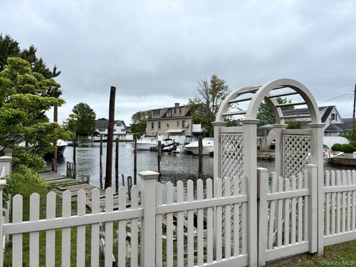 2425 Jackson Ave, Seaford, NY, 11783-3227 | Card Image